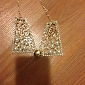 Pearl collar necklace