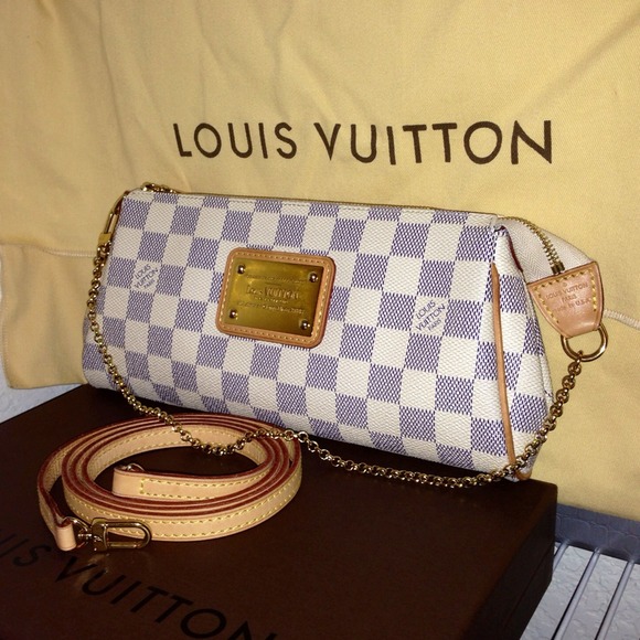 - RESERVED-💋😍💯% Authentic Eva clutch.
