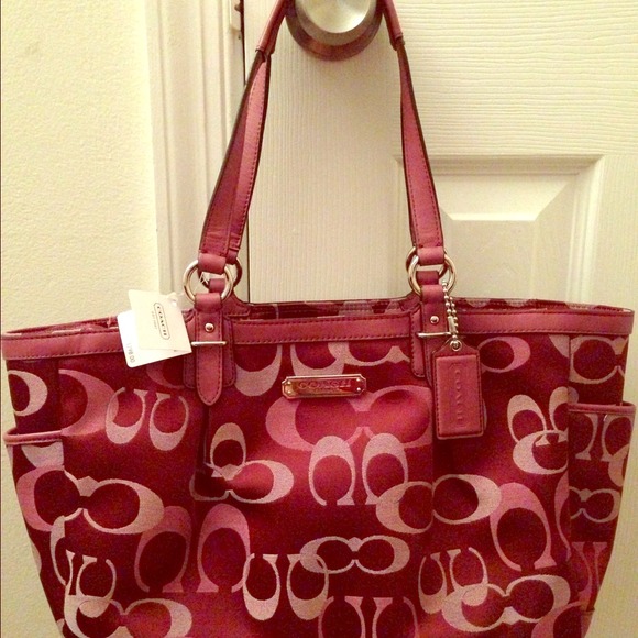 NWT 💯% authentic coach bag..