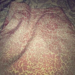 Size 4 pink damask pencils skirt with pockets.