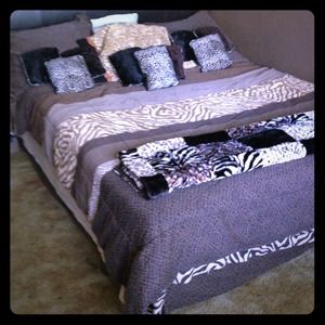 7 pc Queen sized bed comforter set❌TRADED❌@kali916