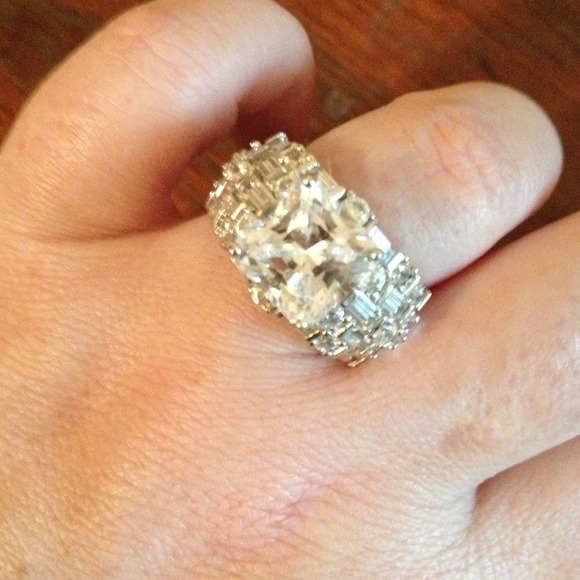 CZ cocktail ring. - Picture 1 of 2