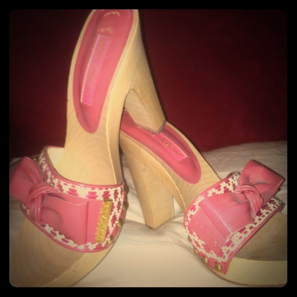 BETSEY JOHNSON vintage heeled sandal !!