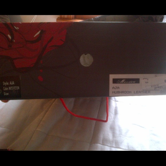 New in Box Messeca beige peep heels studs size 6 - Picture 4 of 4