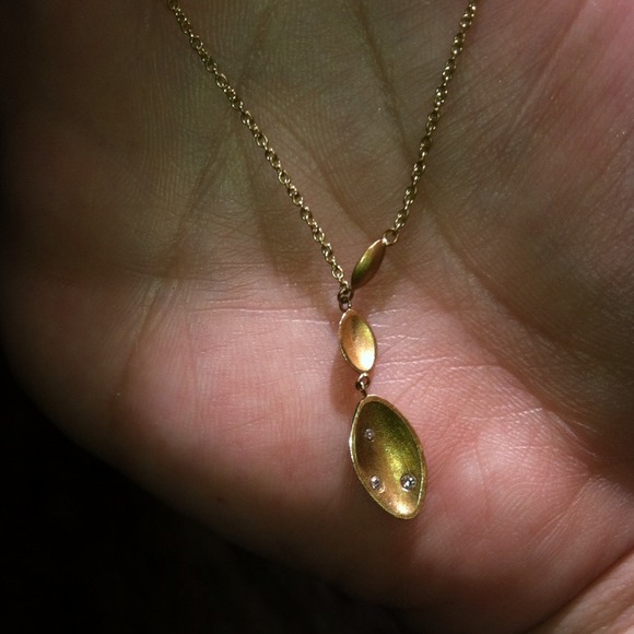 💎18k gold, 16" necklace with 3 diamonds💎💎