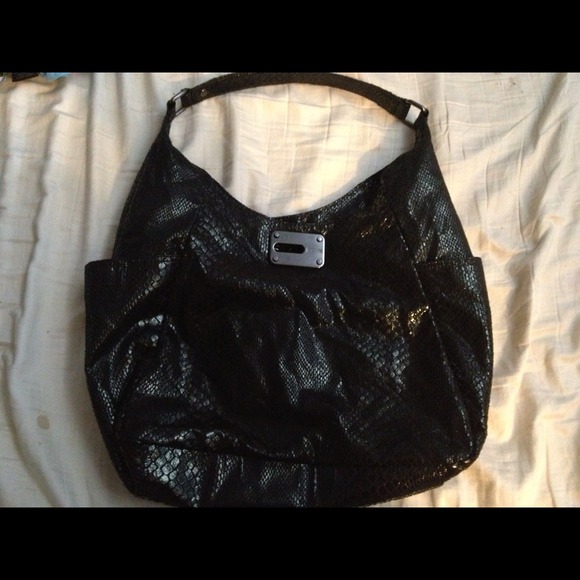 Black Kenneth Cole handbag. Mint cond.