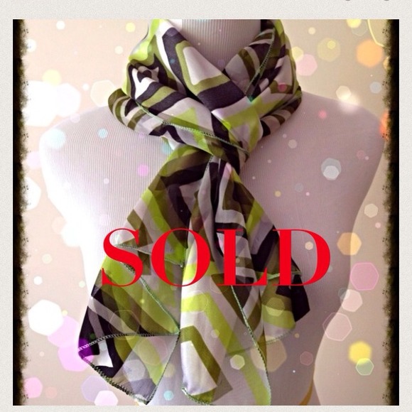 Accessories - ✨Sale✨Geometric scarf