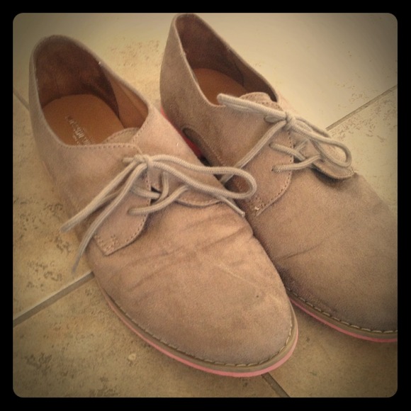 Perfect condition tan oxfords with pink!!!