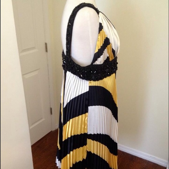 Cute yellow-black knee high dress - Picture 4 of 4