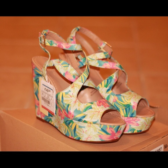 Zara Floral Print Wedges