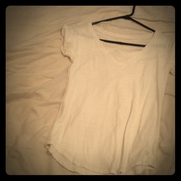 White vintage t v neck