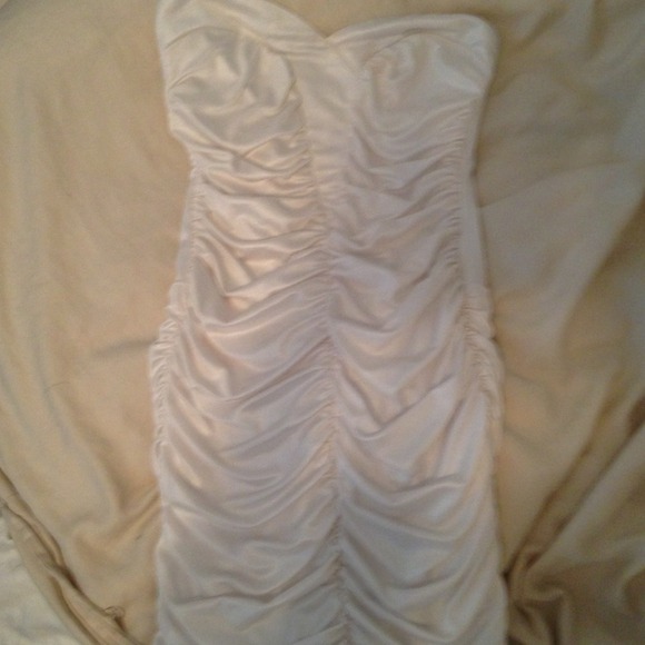 ❤Sold❤White tube top clubbing dress - Picture 2 of 3