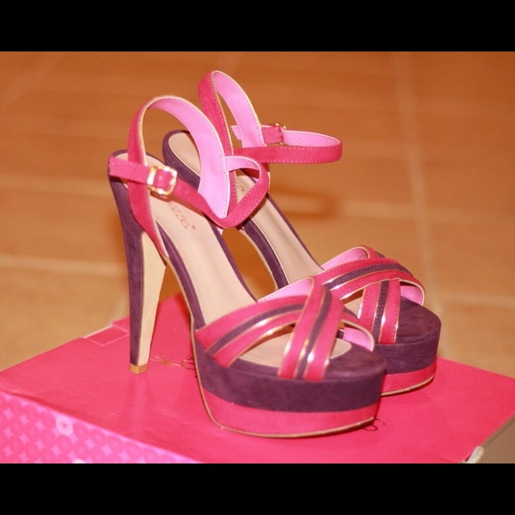 Shoedazzle "Krizzia" Colorblocked Sandals