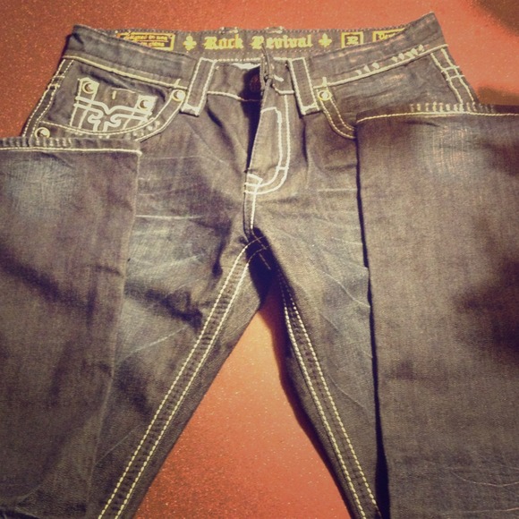 Newwww Mens Rock Revivals👍