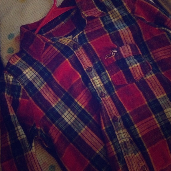 HOLLISTER PLAID LONG SLEEVE BUTTON UP