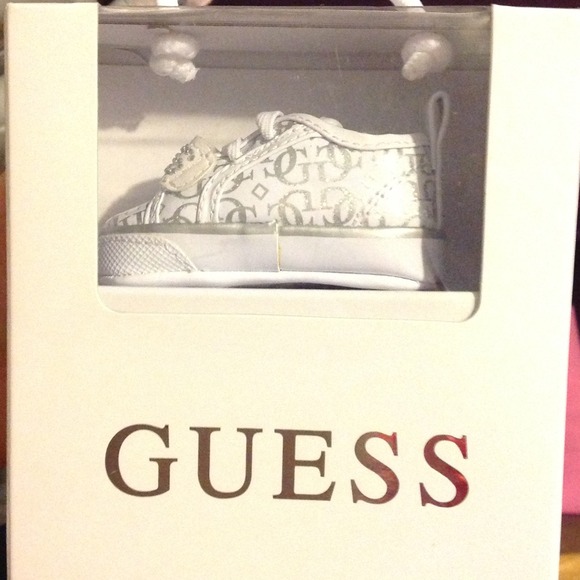 guess baby shoes