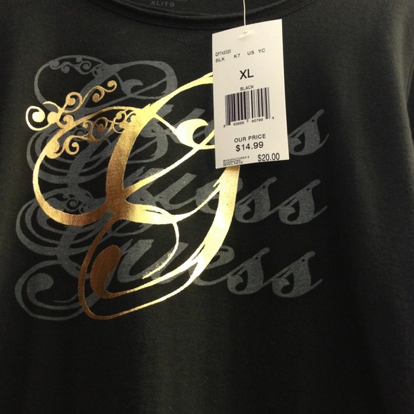 🚫Sold🚫 Black guess tee - Picture 3 of 3
