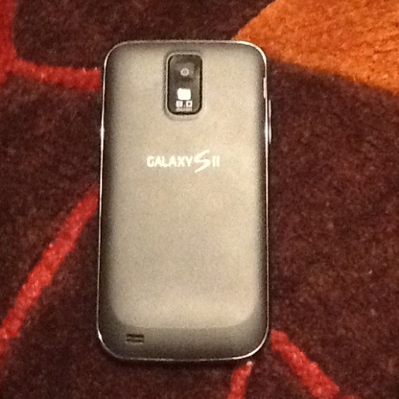 *NO TRADES.  REDUCED* Samsung Galaxy S2 - Picture 1 of 3