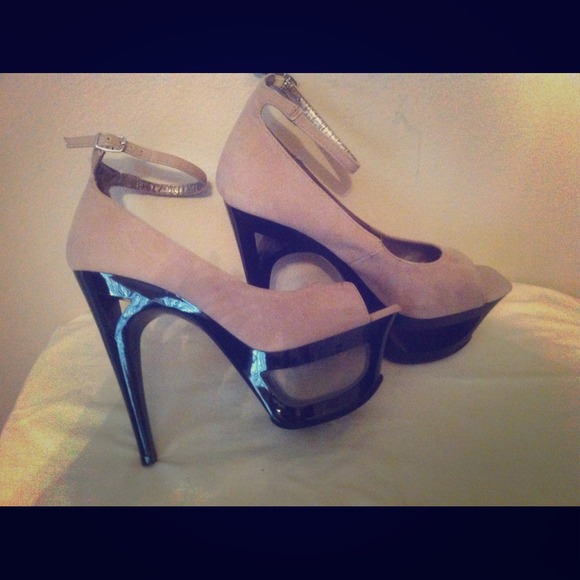 Heels - Picture 1 of 1