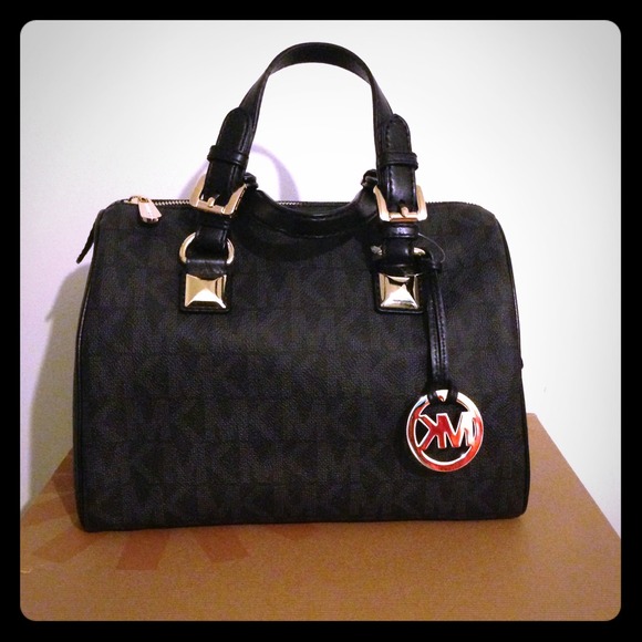 ❌Sold❌ Authentic Michael Kors black md satchel