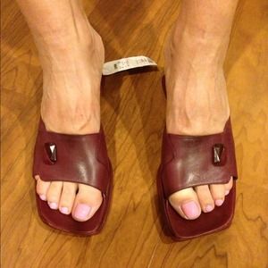 BCBG max Azria deep red shoes NWT! Size 9