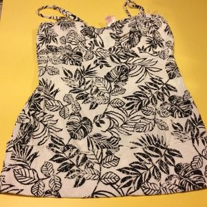 Cute little top NWT