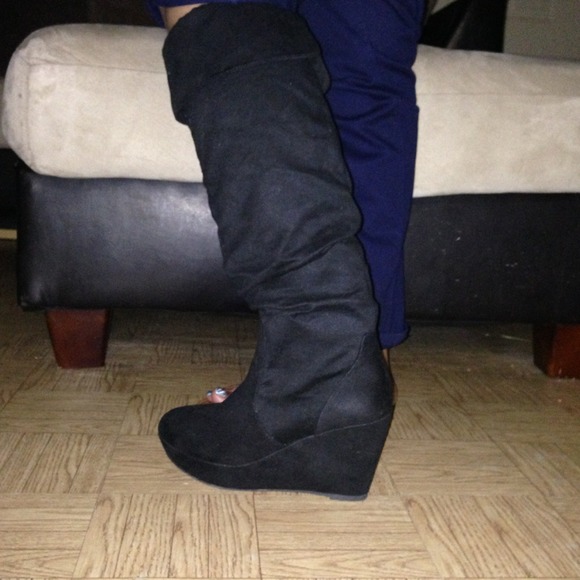 Black wedge, knew length boots