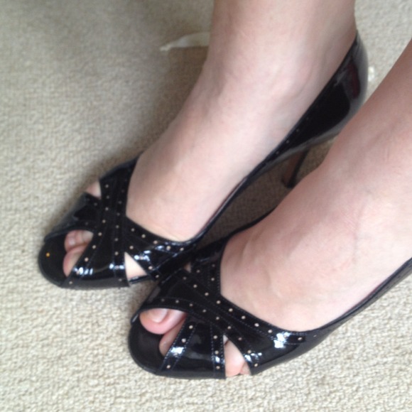 Manolo Blahnik Shoes - NWT Manolo Blahnik fantastic pumps!