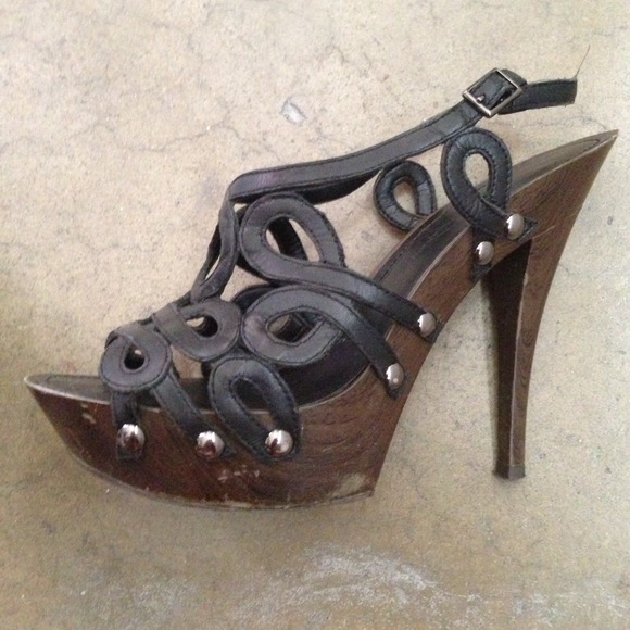 Jessica Simpson heel