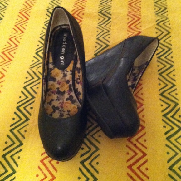 Madden Girl wedges