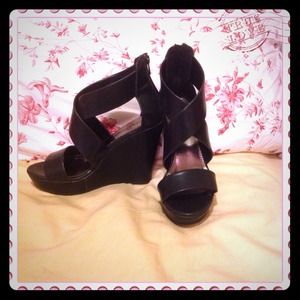 Gorgeous!!! Strappy black wedge!