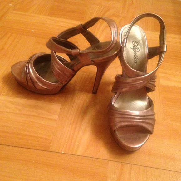 Bundle with H&M wristlet and brighten anklet