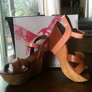 Chinese laundry wedge
