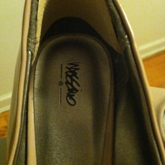 Brand new paten leather heels - Picture 2 of 2