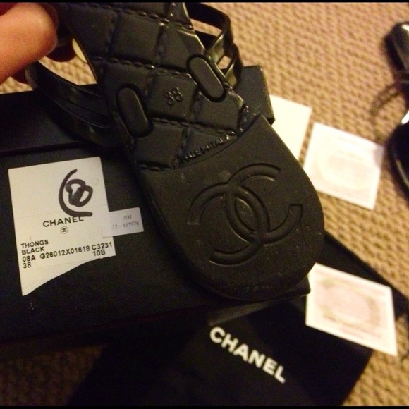 Authentic Chanel Thongs in black ! - Picture 2 of 2