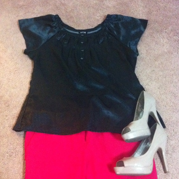 🎉SALE🎉👚Black and White Polka Dot Shirt👚 - Picture 1 of 2