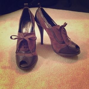 Fergie Brown Tie Heels