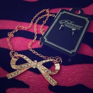Rose Gold Colored Necklace with pair of earrings