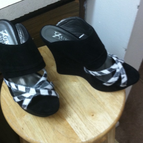 Black and white wedge sandals