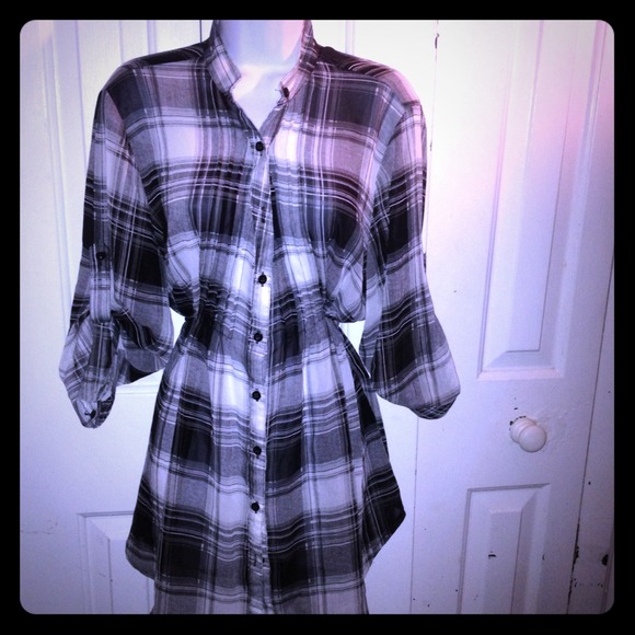 🚫Sold🚫Sheer black and white checkered button