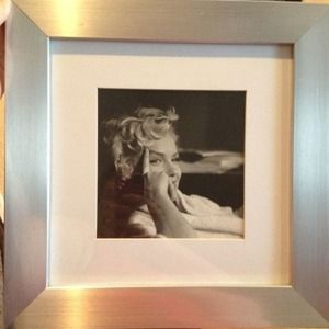 ***HOLD** GORGEOUS* Marilyn Monroe picture