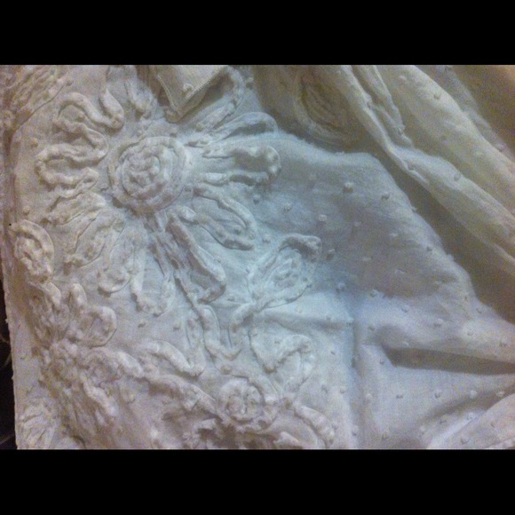 Beautiful white halter top dress - Picture 4 of 4