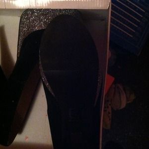 Wonder Girls black and silver peek toe heels