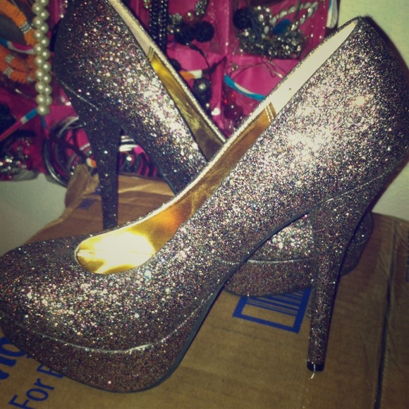 Size 6 stilletos never worn