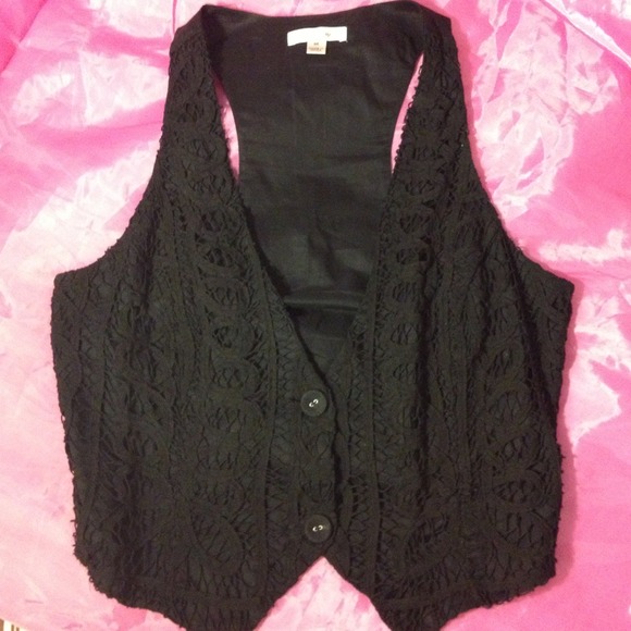 ⭐SOLD⭐ Super cute woman's black vest