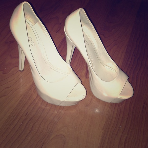 Nude aldo pumps