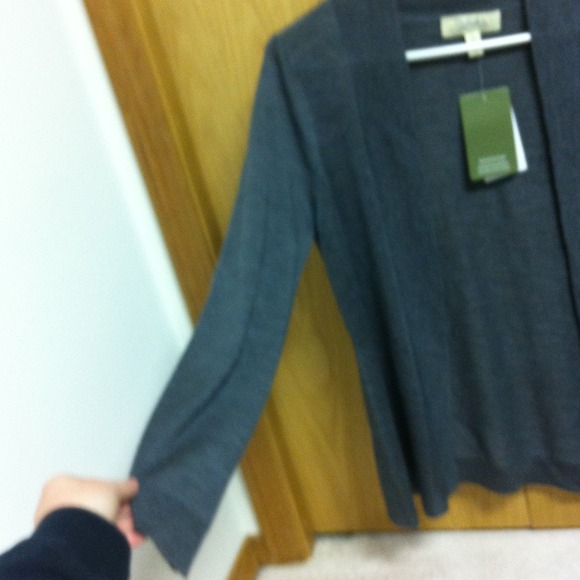 ✨BRAND NEW✨ Grey cardigan - Picture 2 of 4