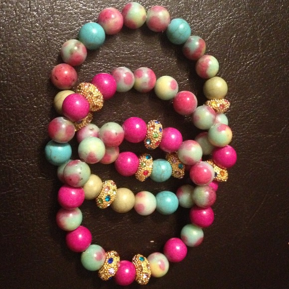 Handmade: These are a mix of glass & ceramic beads - Picture 2 of 4