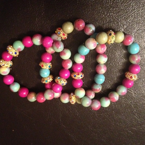 Handmade: These are a mix of glass & ceramic beads - Picture 3 of 4