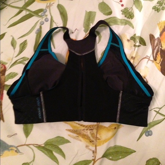 SOLD*****Under Armour sports bra - Picture 2 of 4